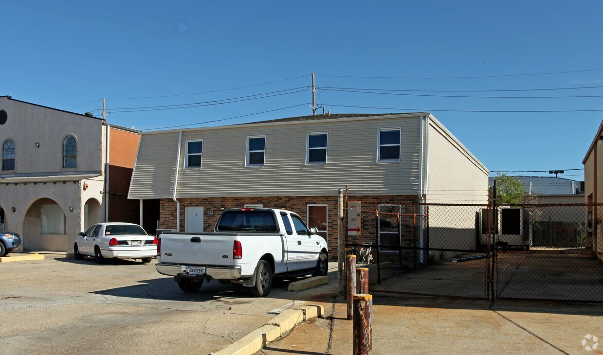 Primary Photo - 3020-3022 Jean Lafitte Pky