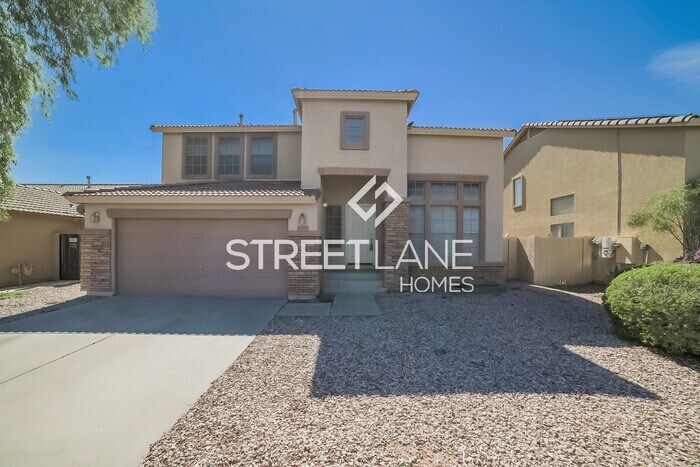 Primary Photo - Spacious 6 bedroom home with a POOL in Sur...