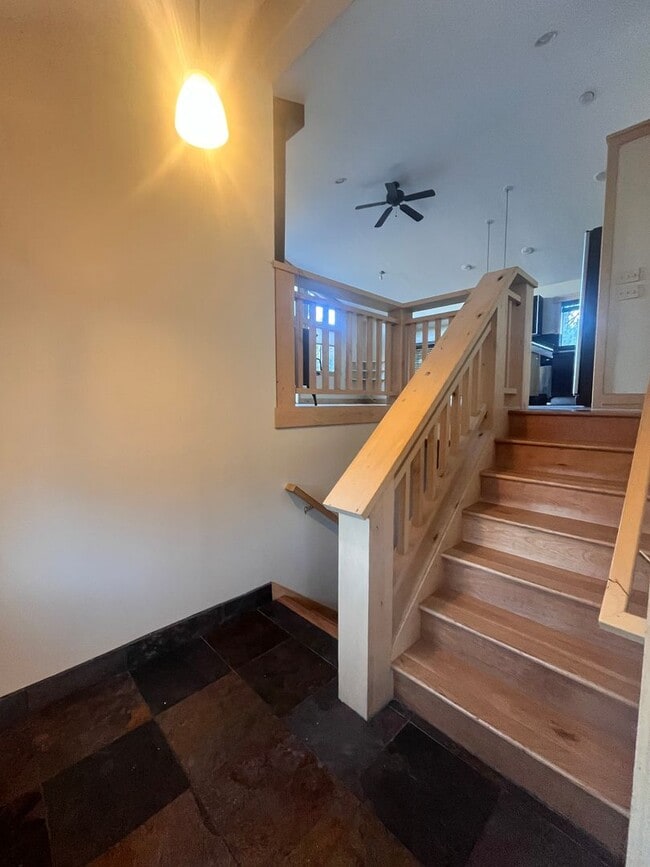 Building Photo - Long Term Lease available near Glenshire- $3800