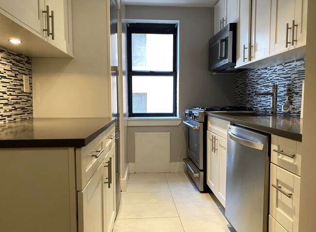 Foto del edificio - 221 E 72nd St