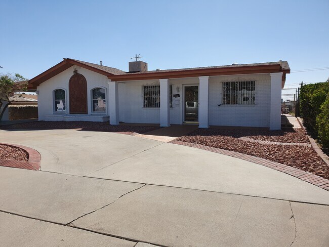 Foto del edificio - 7616 Springwood Dr