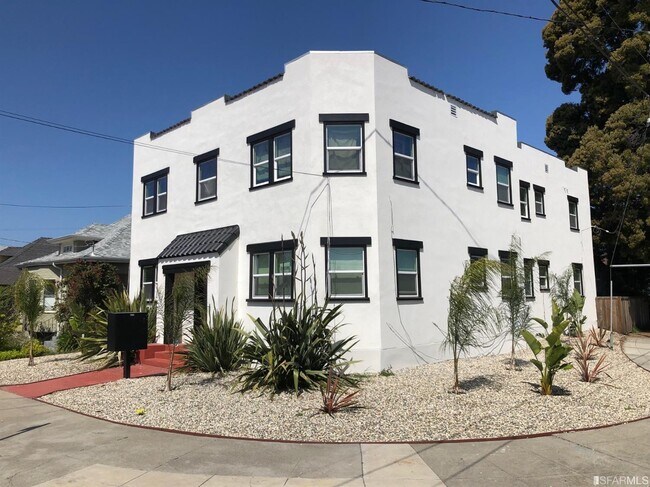 Building Photo - 1237 Russell St