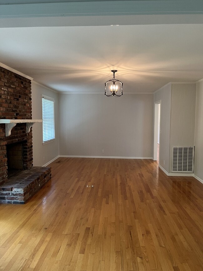 Building Photo - 810 Davis Dr