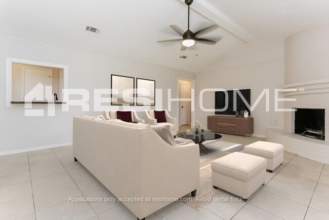 Foto del edificio - 7955 Dawnridge Dr