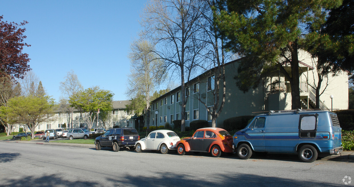Primary Photo - Plum Tree West Apartments