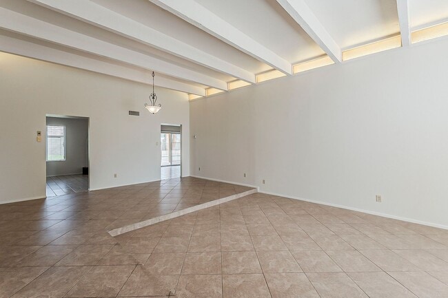 Building Photo - 85254! Four Beds with POOL!