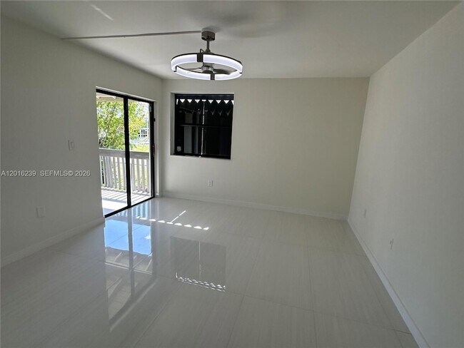 Foto del edificio - 8879 Fontainebleau Blvd