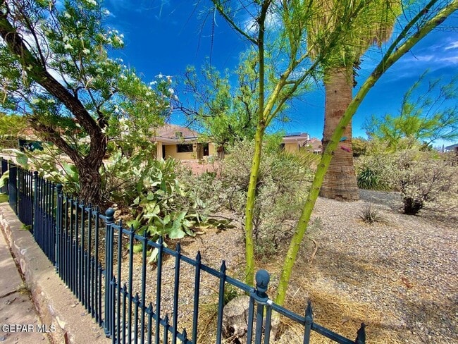 Building Photo - 3213 El Morro Rd