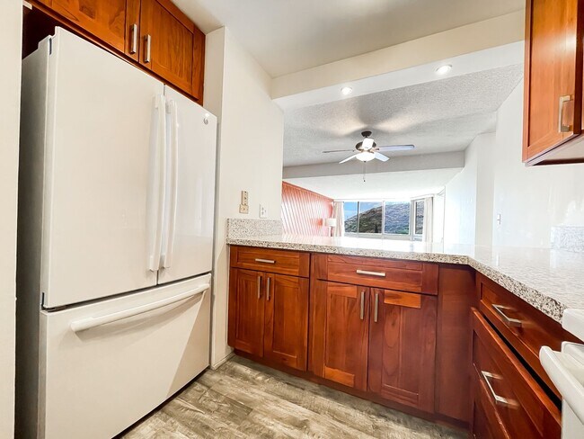 Building Photo - Panoramic Views from Hawaii Kai Condo