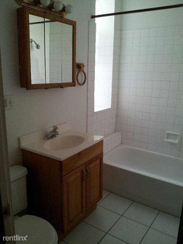 Building Photo - 1 br, 1 bath Apartment - 7445 S Paxton Ave