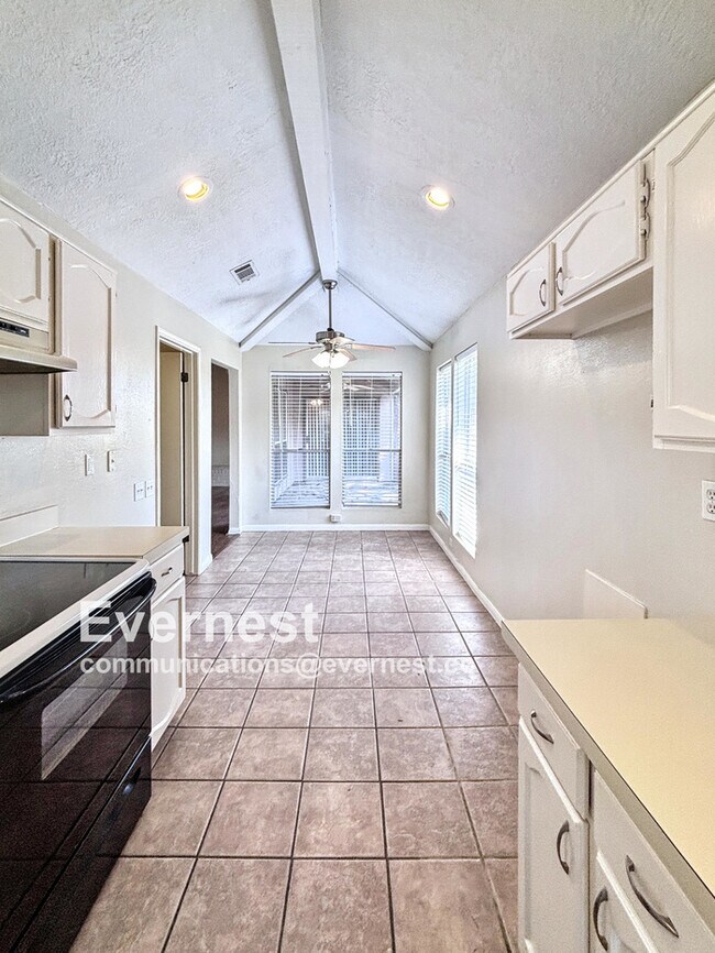 Foto del edificio - 8731 Summit Pines Dr