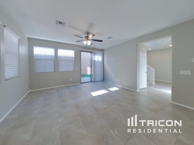 Building Photo - 323 N 56th Pl