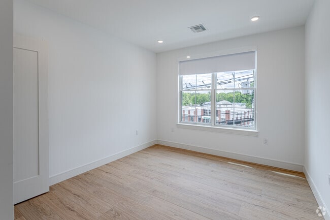 1BR, 1BA + Den - 864SF - Bedroom - The 545
