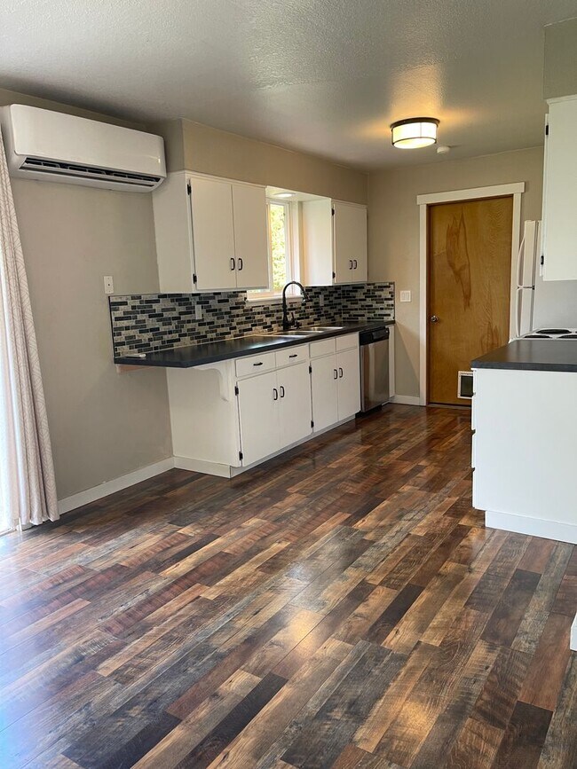 Photo - Beautifully Updated Single Level House - B...