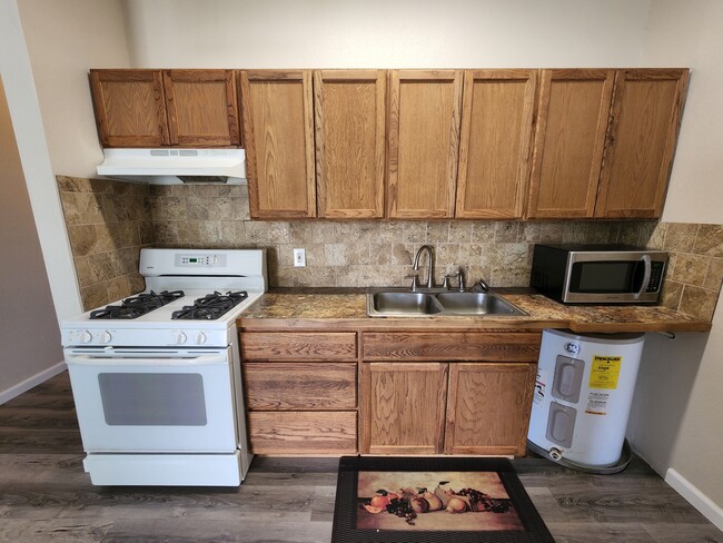 Kitchen - 1045 E 9th S