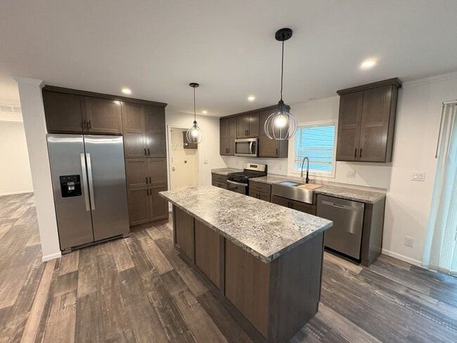 Building Photo - 5045 W Sawgrass Dr