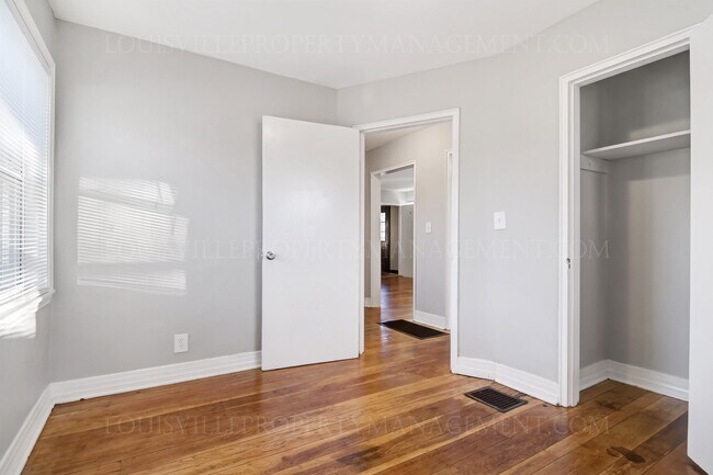 Building Photo - 4148 Hillview Ave