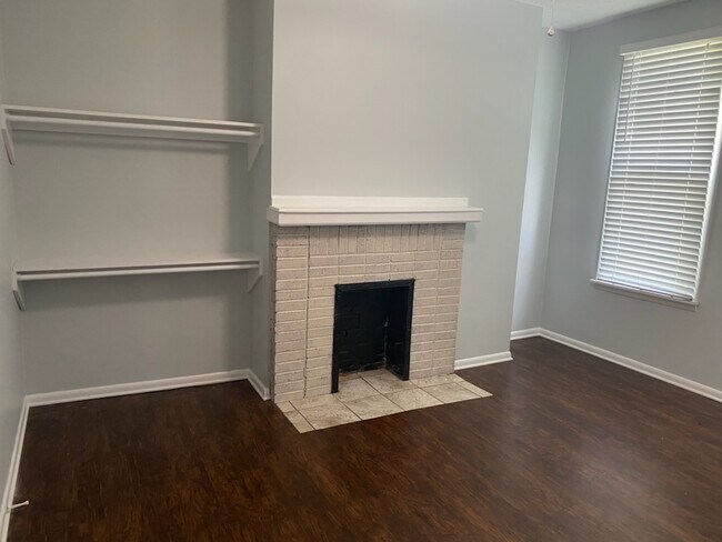Building Photo - 401 Southwood Ave