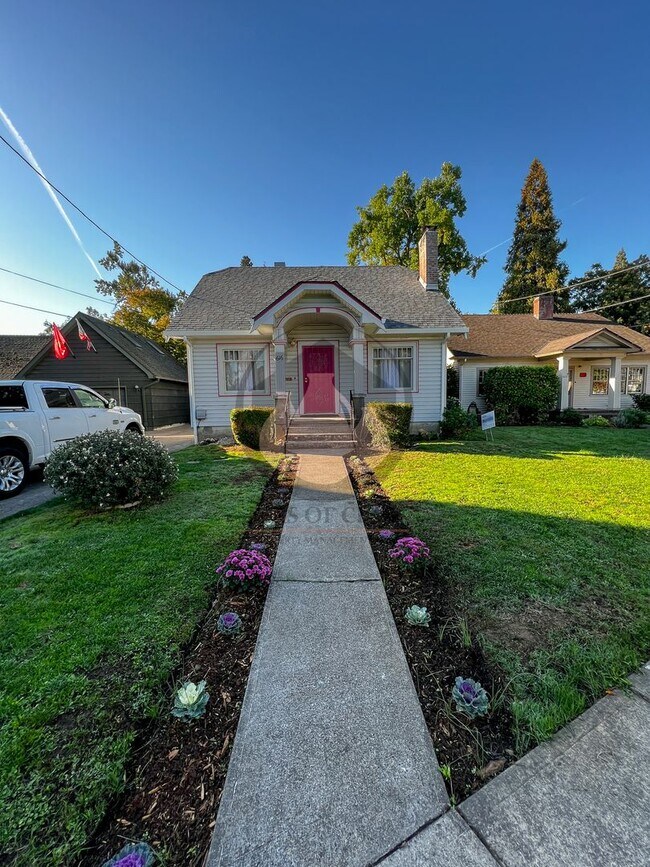 Building Photo - 1616 Center St NE