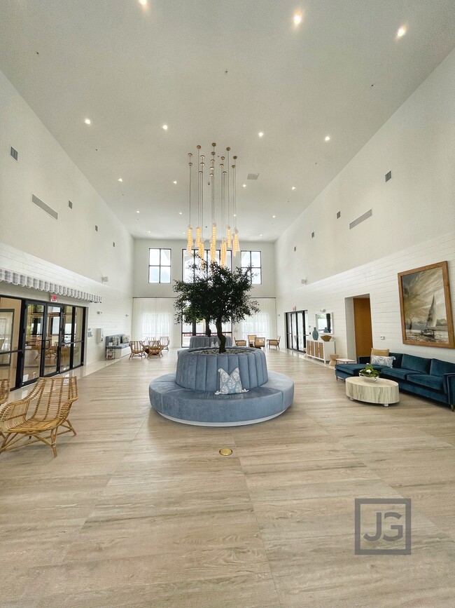 Lobby - 5420 NW 78th Ave