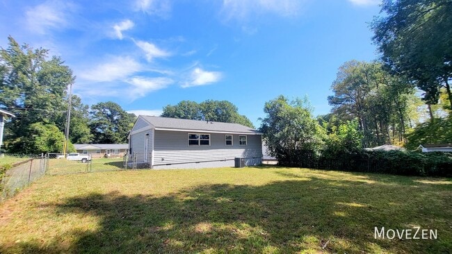 Building Photo - 206 Plaza Dr