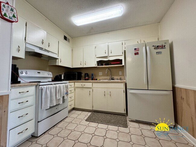 Foto del edificio - Charming 3-Bedroom Home in Shalimar – Your...