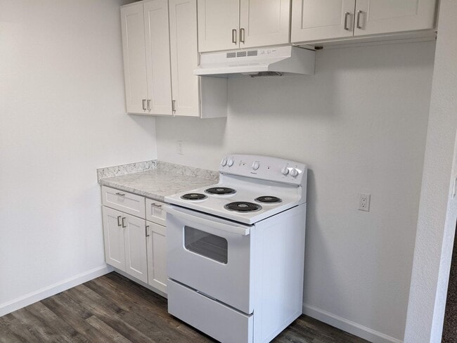 Building Photo - Walnut Quadruplex