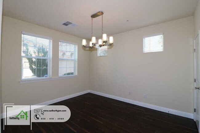 Foto del edificio - 1995 Lugano Trail, Gated Community, Low Ma...