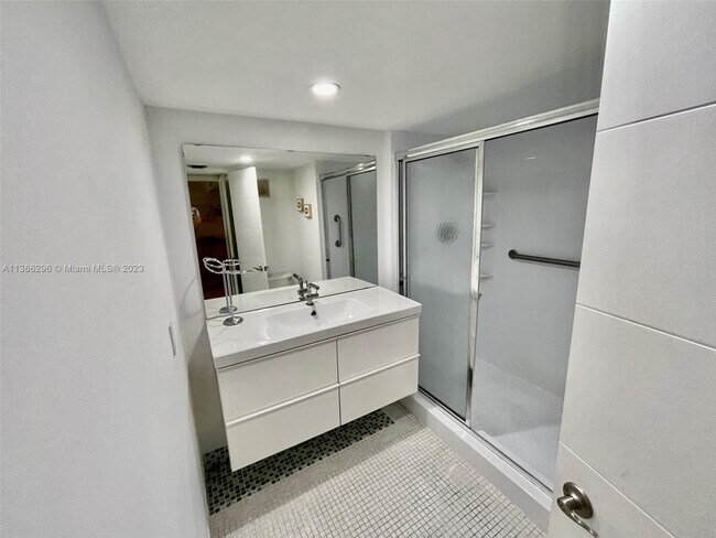 Foto del edificio - 16500 Golf Club Rd