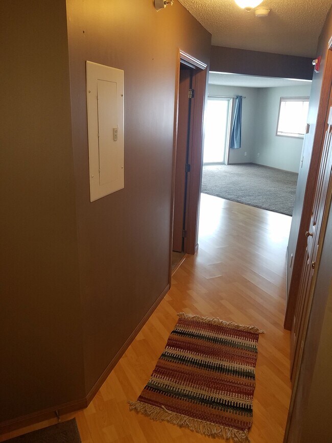 Foyer - 875 Bahls Dr
