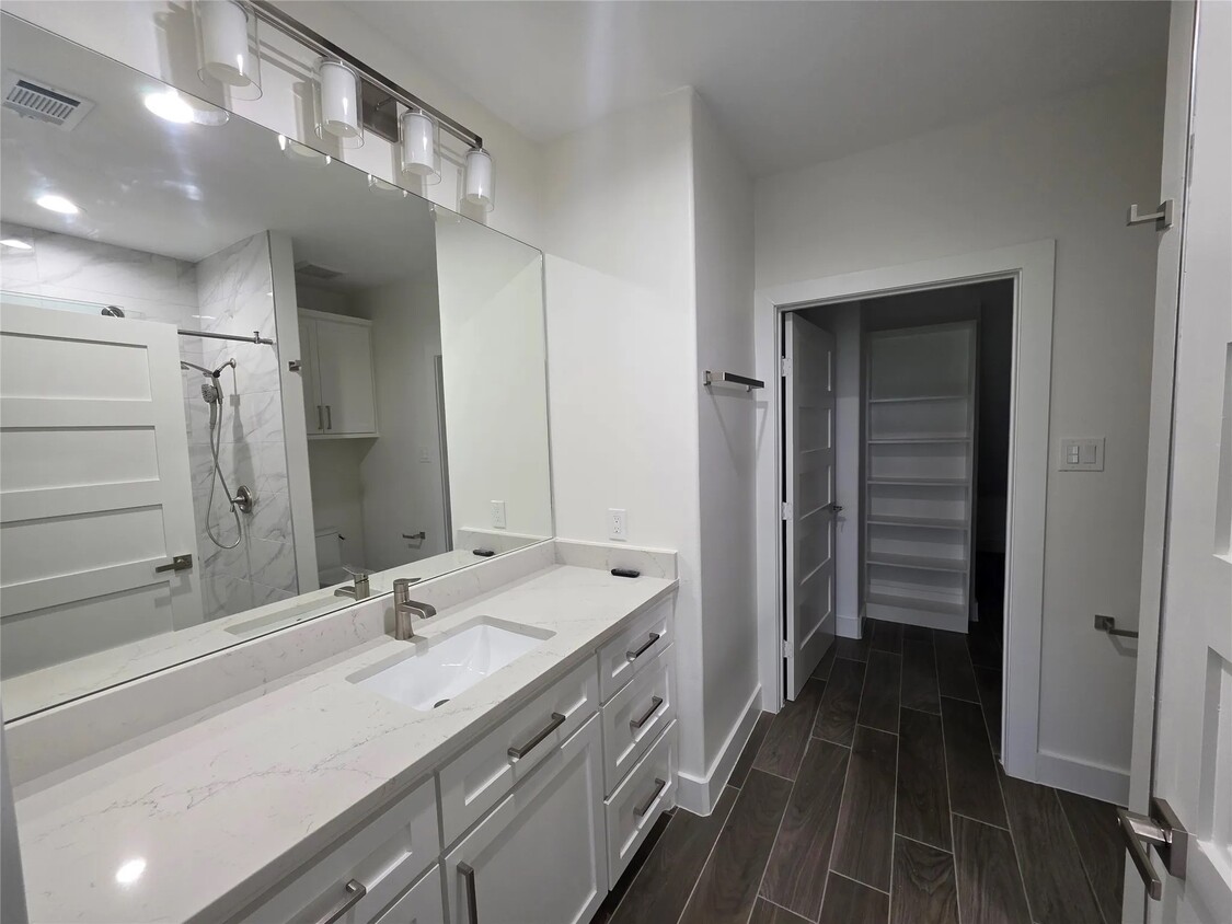 Foto del edificio - 12255 Trail Hollow Dr