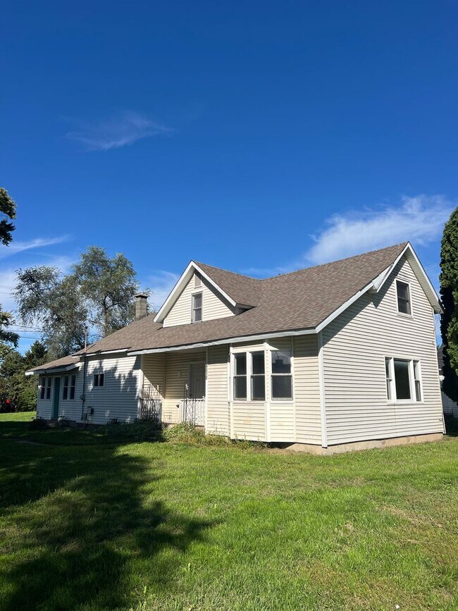 Foto del edificio - Spacious 4 Bedroom Hamilton, MI