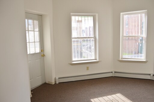 Building Photo - 834 Park St