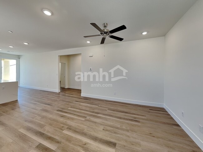 Building Photo - 518 Silverbell Fls Pl