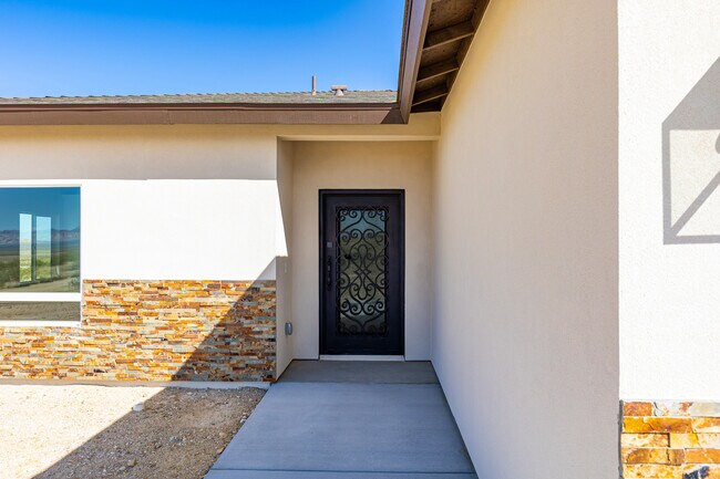 Building Photo - 10096 Glen Rd