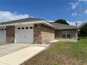 Building Photo - 1642 W County Line Rd