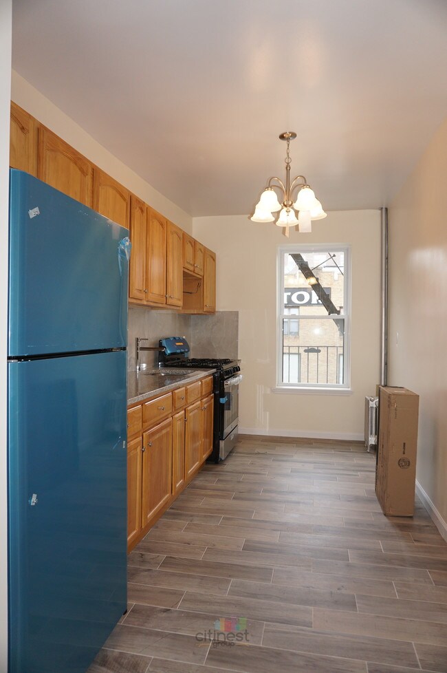 Building Photo - 402 Marine Ave