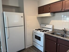 Building Photo - 4360 Twin View Cir