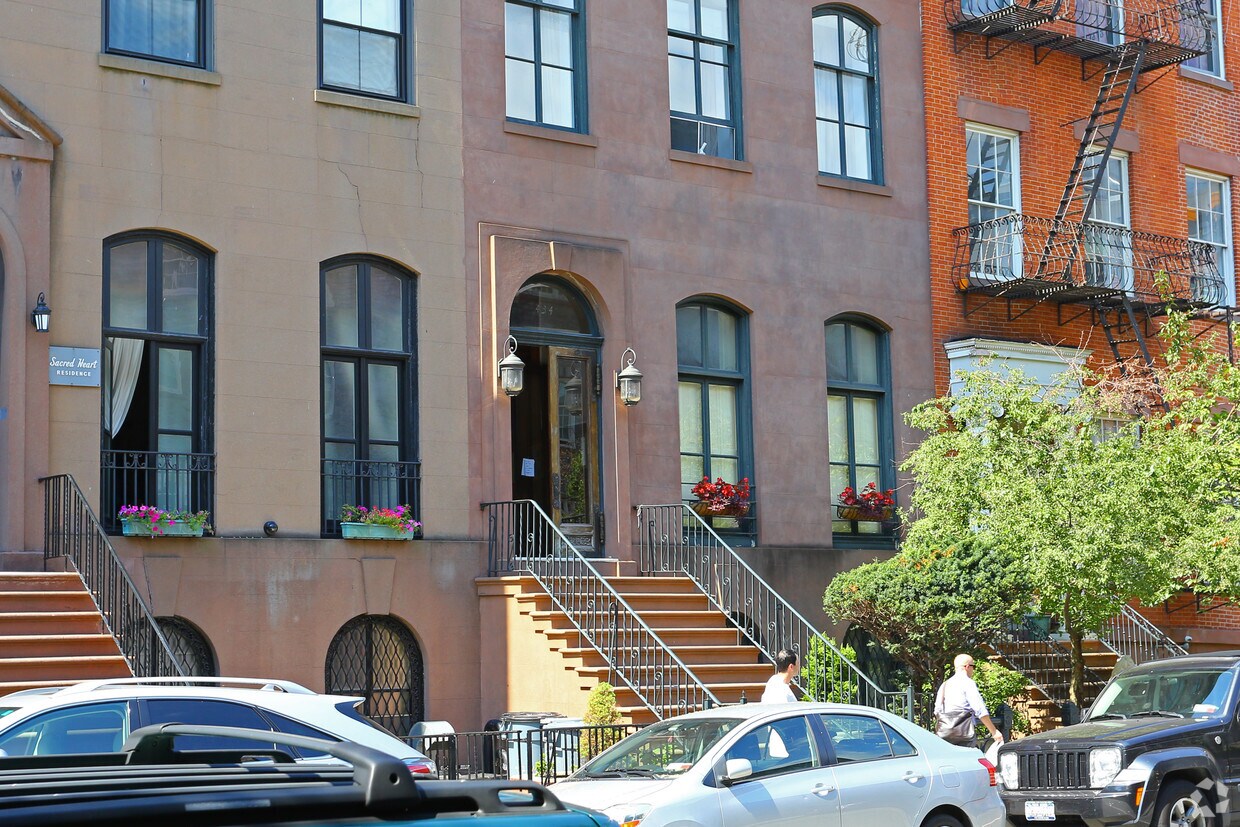 Building Photo - 434 W 20th St