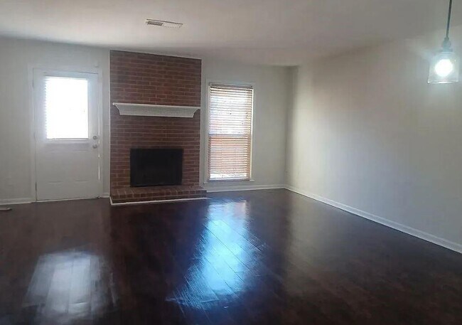Building Photo - 595 Wedgewood Dr