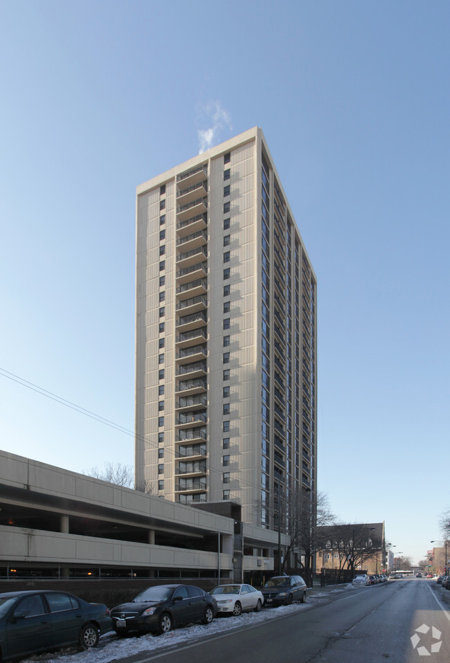 Building Photo - Stratford at South Commons