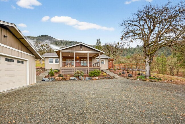 Foto del edificio - 860 Humbug Creek Rd