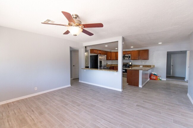 Building Photo - Beautifully remodeled 6 Bedroom 3 bath in ...