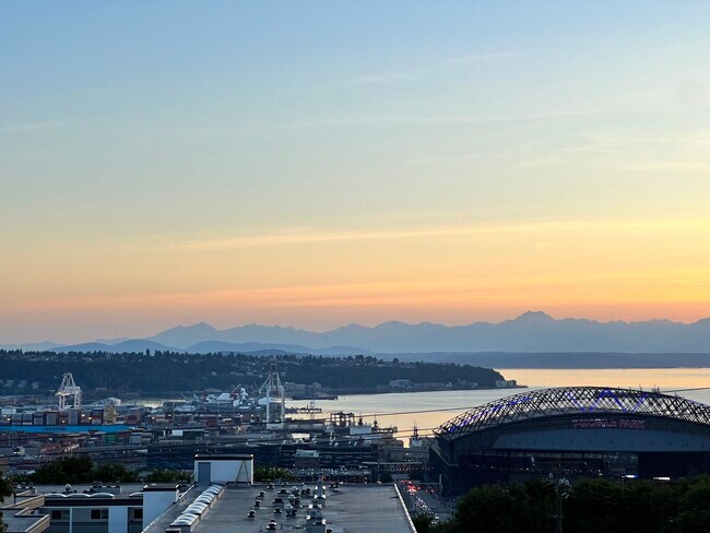 view from rooftop - 1211 S Atlantic St