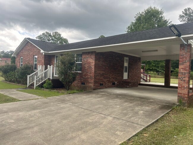 Building Photo - 2072 Hillcrest Ave
