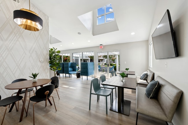 Interior - Clubhouse - The Apartments at Midtown 501