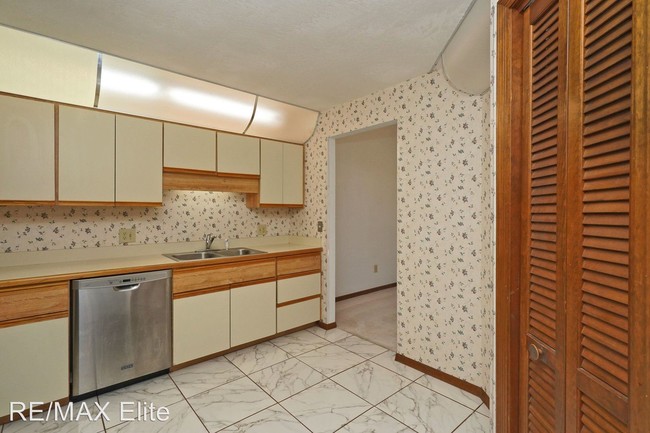 Building Photo - 666 Greenwood Manor Cir