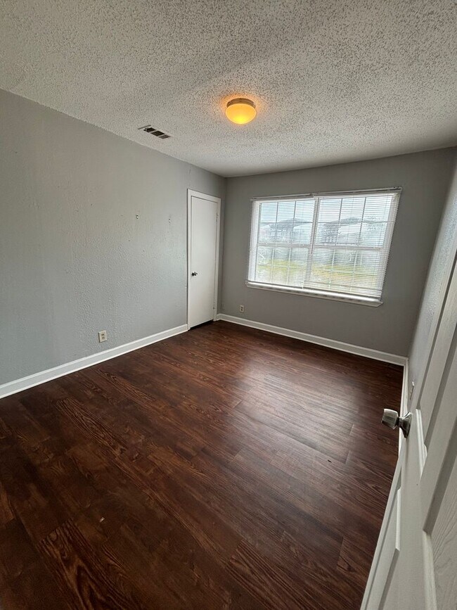 Foto del edificio - 1520 James St
