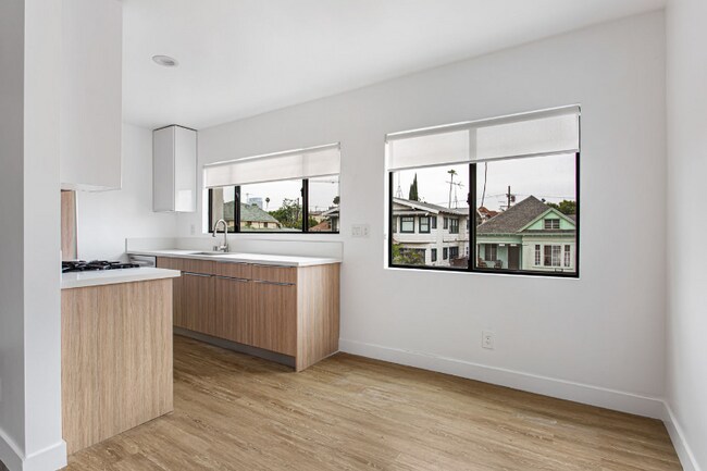 Building Photo - 1949 Park Grove Ave