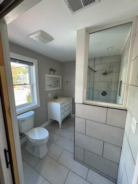 Foto del edificio - Downtown Winchester Living – Fully Renovated 3 Bedroom, 3 Bath Apartment!